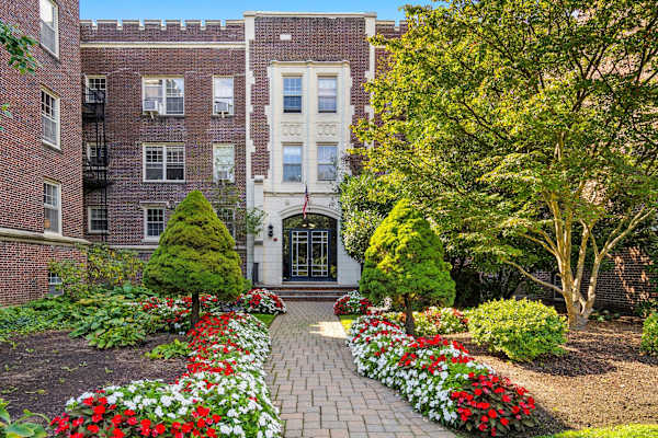 Worthington House property